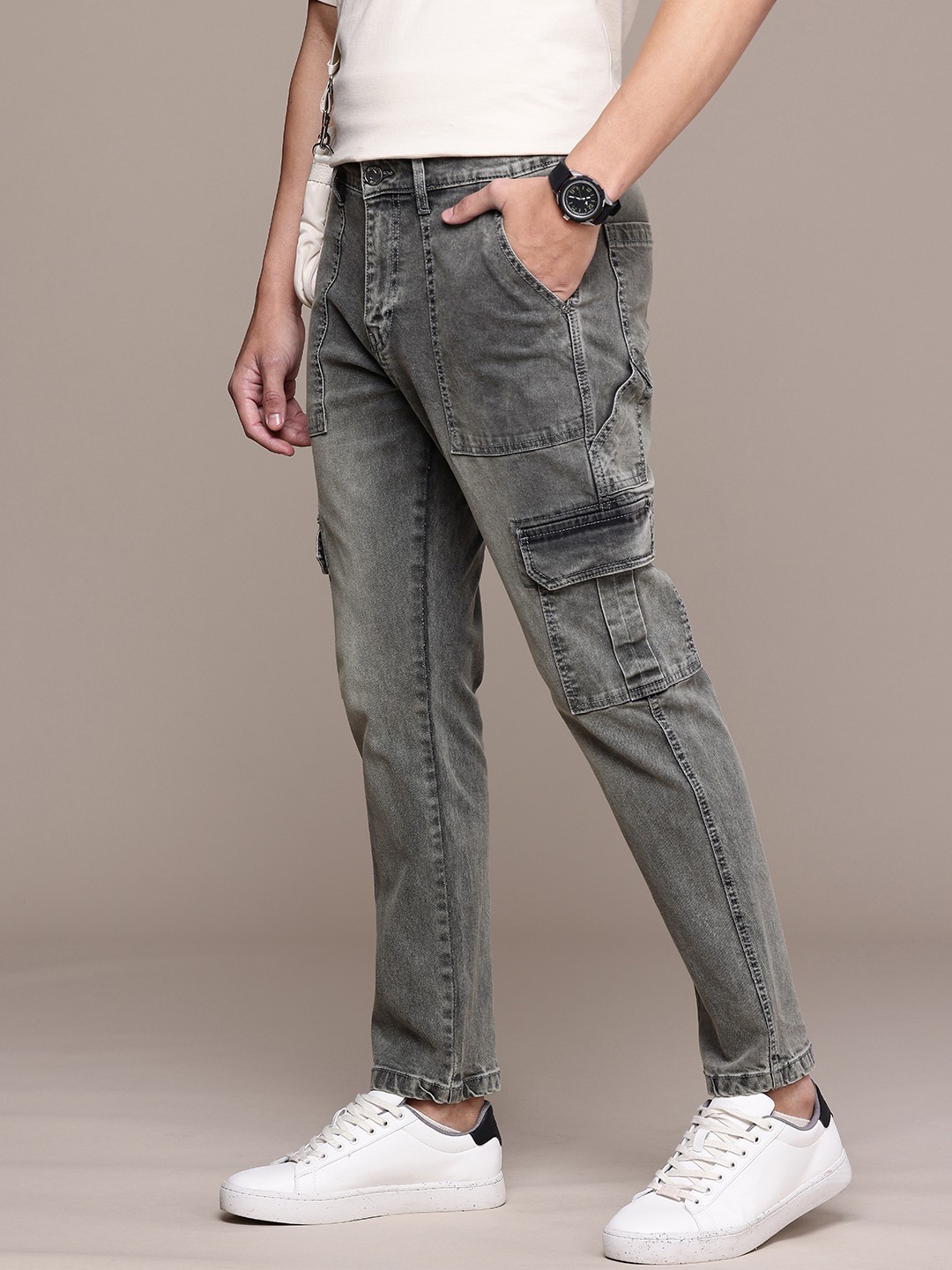 

WROGN Men Heavy Fade Cargo Fit Stretchable Jeans, Grey