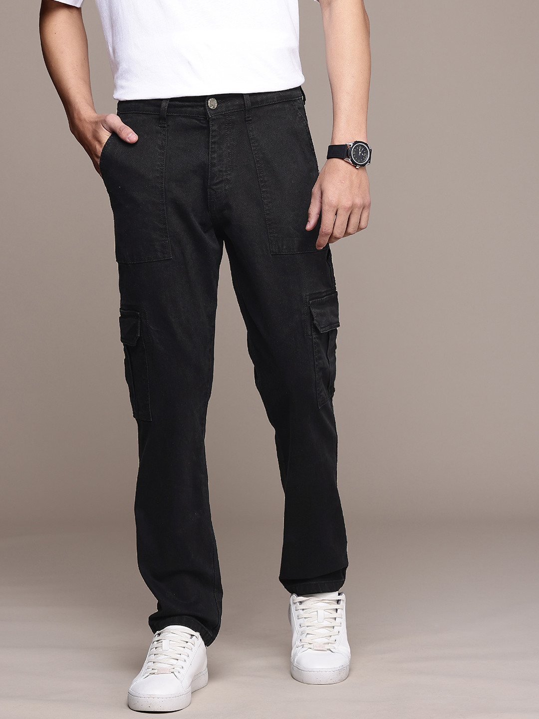 

WROGN Men Light Fade Cargo Fit Stretchable Jeans, Black
