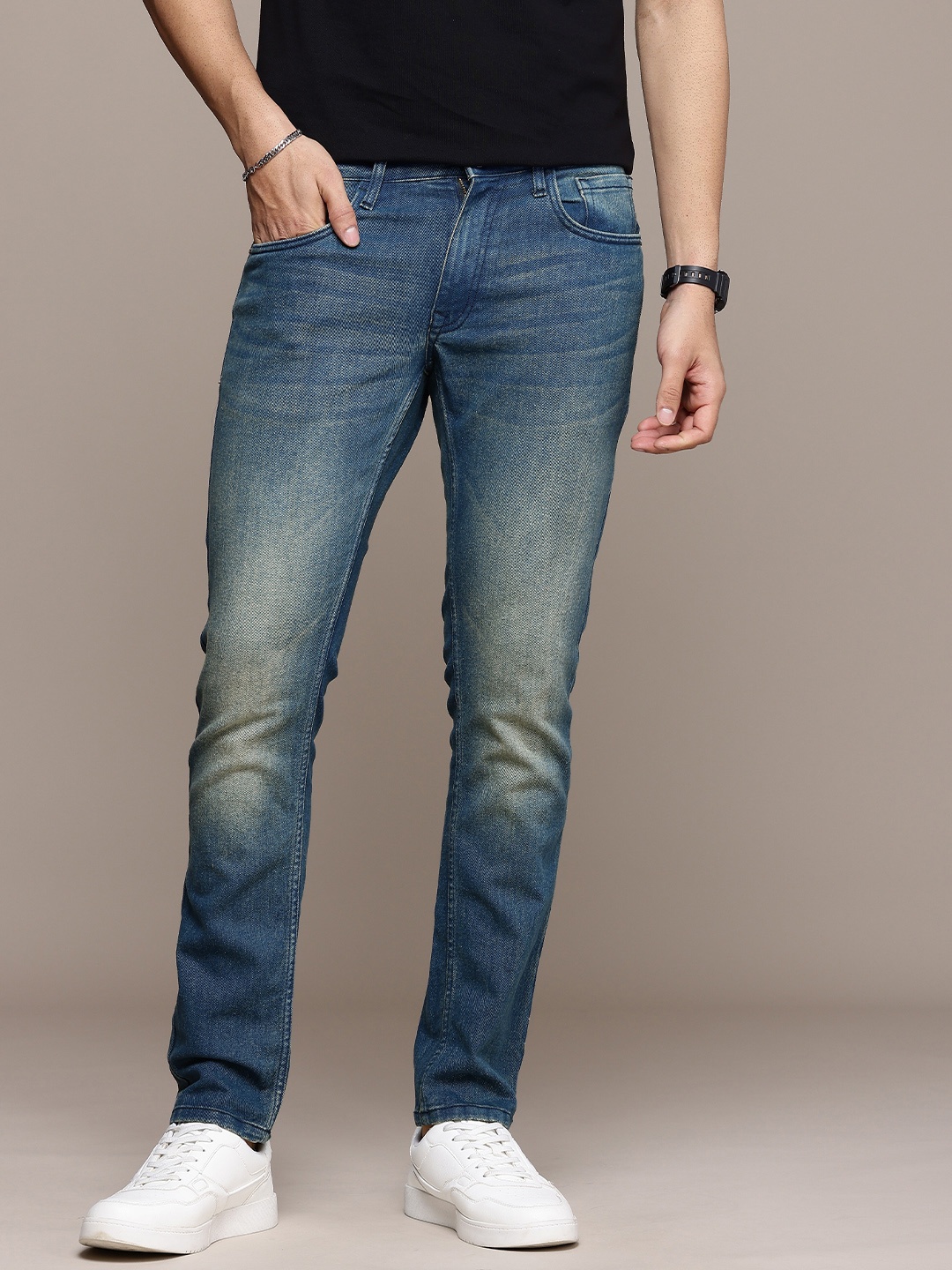 

WROGN Men Slim Fit Light Fade Stretchable Jeans, Blue