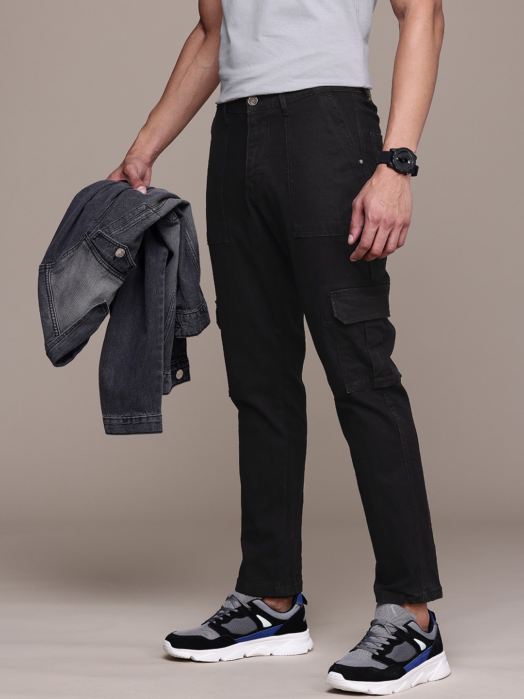 

WROGN Men Cargo Fit Stretchable Jeans, Black