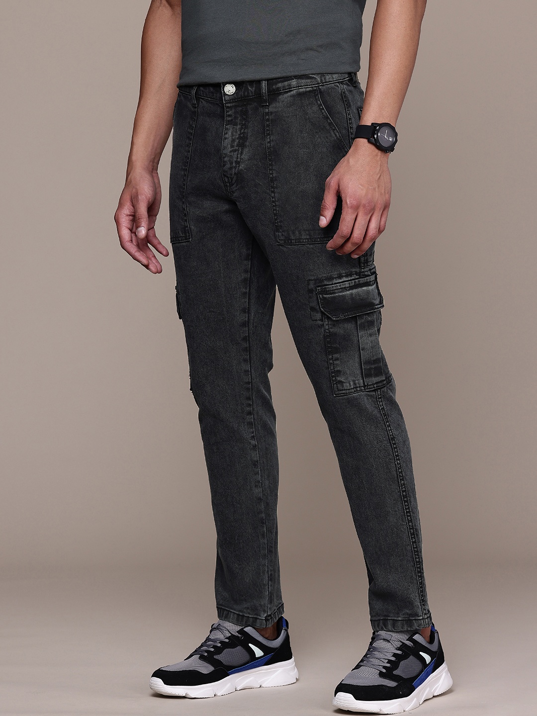 

WROGN Men Heavy Fade Cargo Fit Stretchable Jeans, Black