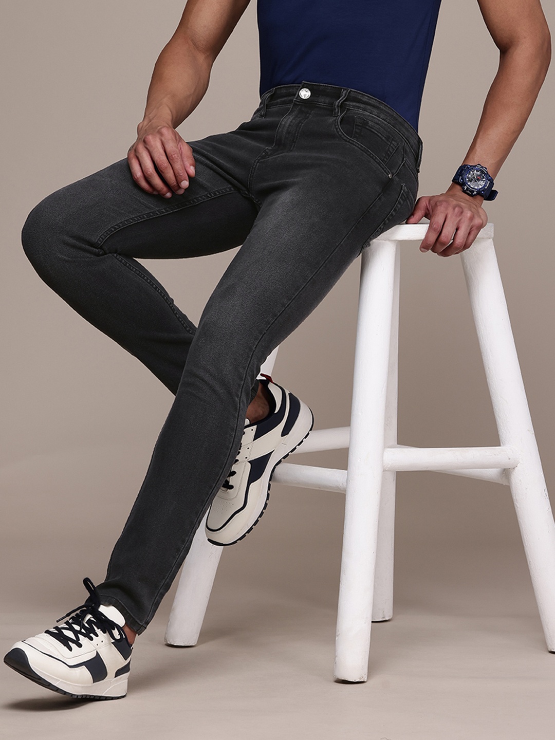 

WROGN Men Skinny Fit Light Fade Stretchable Jeans, Charcoal