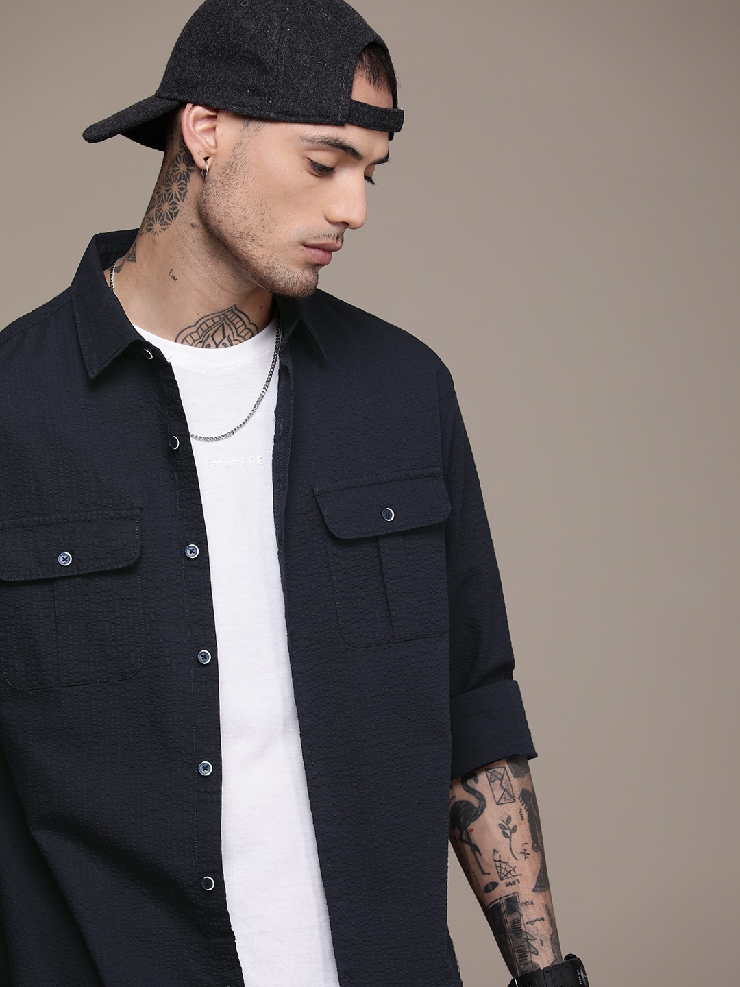 

WROGN Pure Cotton Self Design Textured Seersucker Shirt, Navy blue