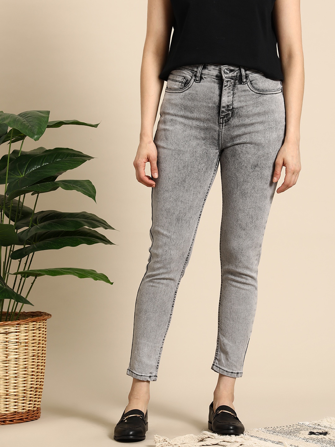 

Mast & Harbour Women Skinny Fit Light Fade Stretchable Jeans, Grey