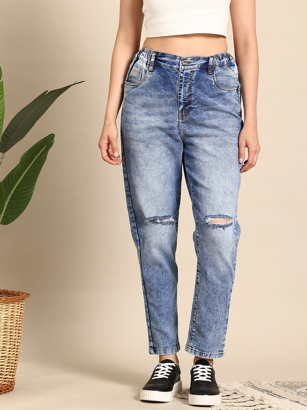 

Mast & Harbour Women Boyfriend Fit Slash Knee Light Fade Stretchable Jeans, Blue