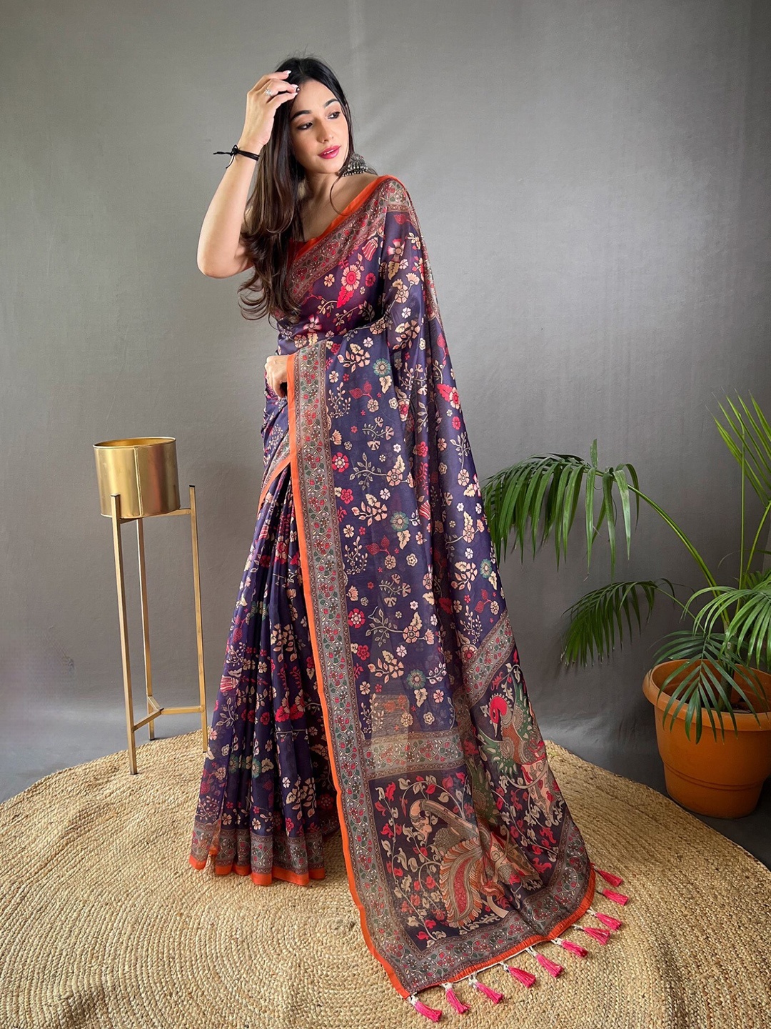 

LeeliPeeri Designer Floral Printed Saree, Violet