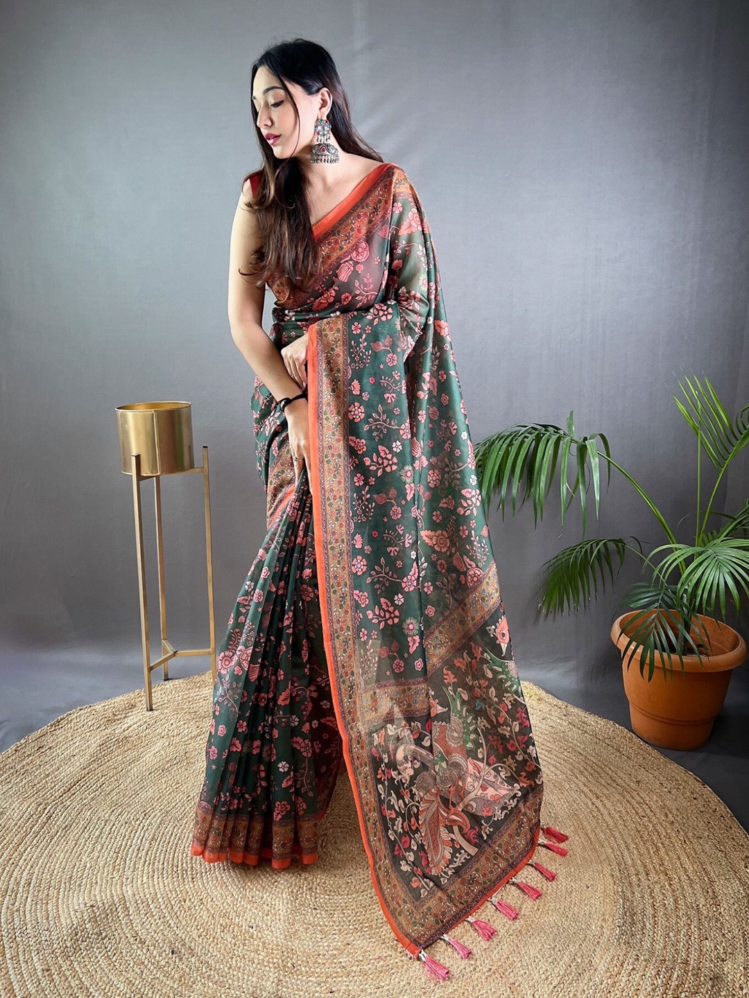 

LeeliPeeri Designer Floral Printed Saree with Tassels, Green