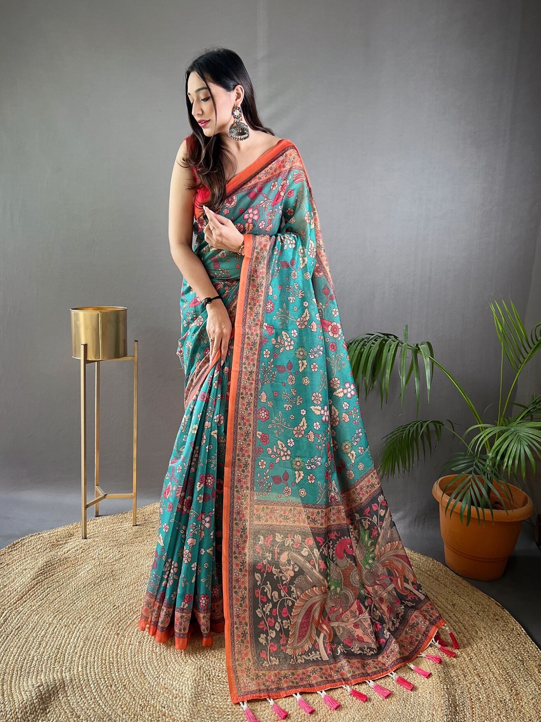 

LeeliPeeri Designer Floral Printed Saree, Teal