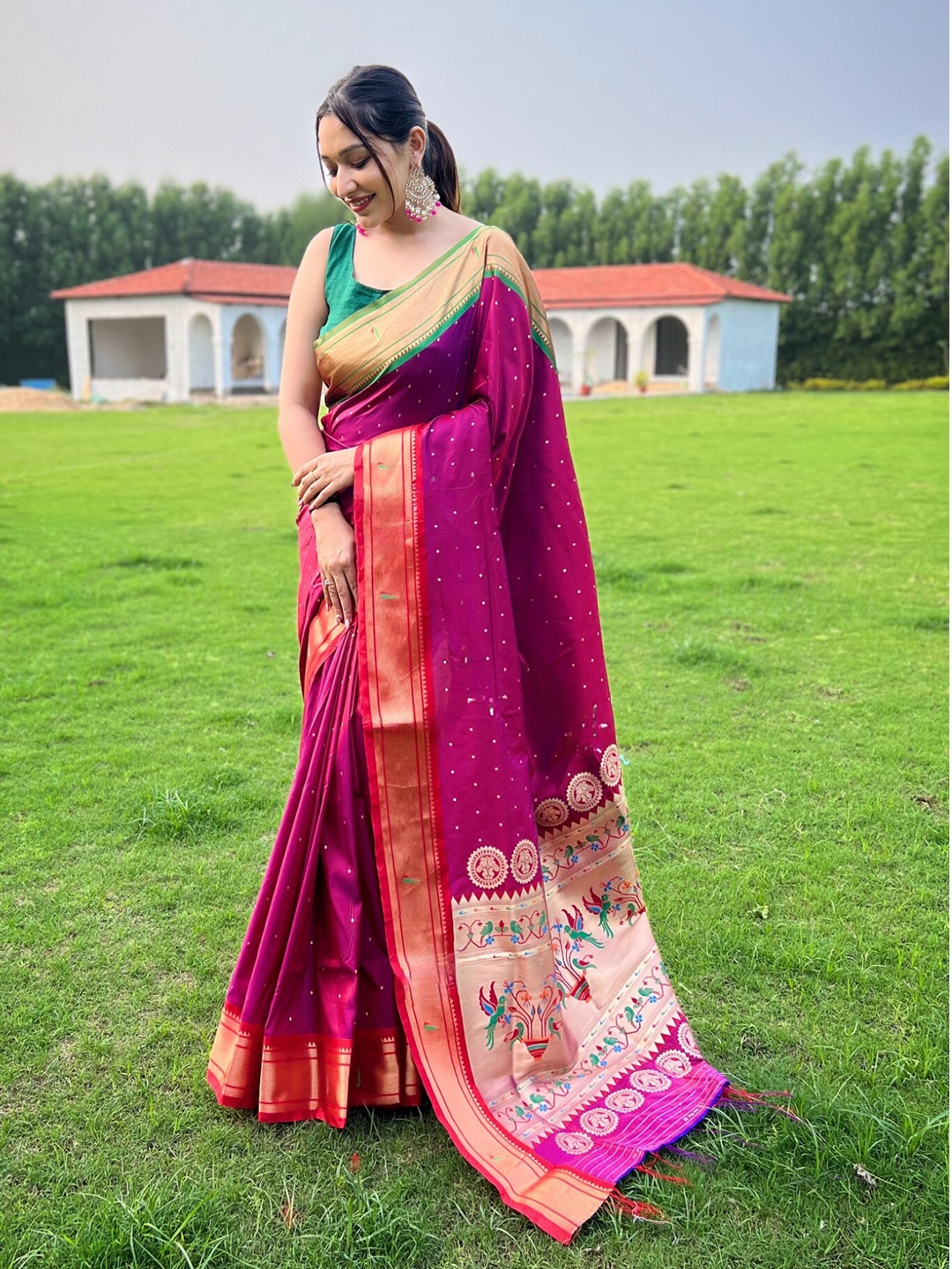 

LeeliPeeri Designer Woven Design Zari Saree, Magenta
