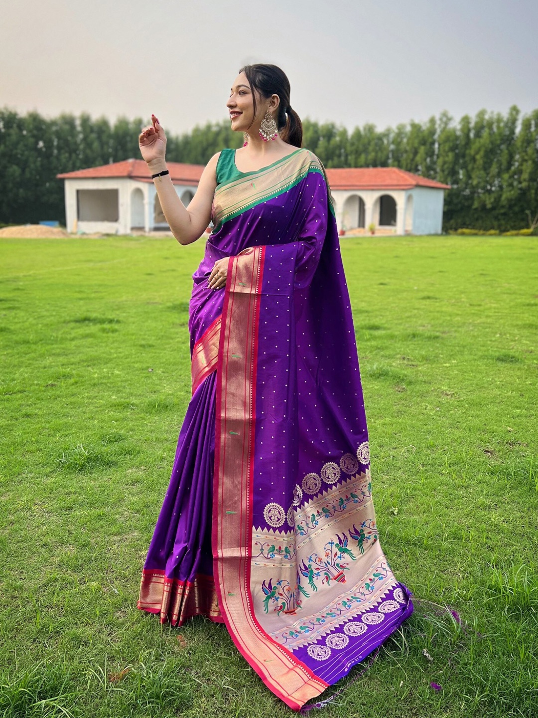 

LeeliPeeri Designer Woven Design Zari Saree, Purple