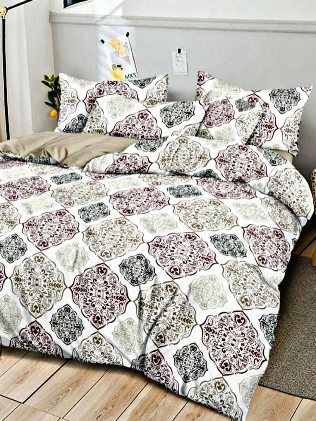 

RF RELAXFEEL Beige & White Ethnic Motifs Heavy Winter 233 GSM Double Bed Comforter