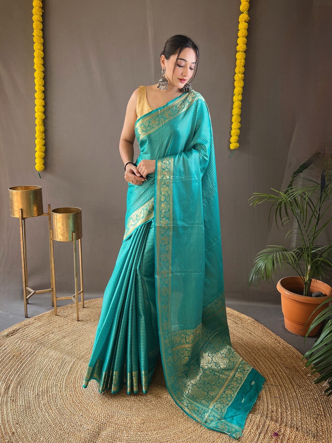 

LeeliPeeri Designer Floral Printed Saree With Rich Pallu, Teal