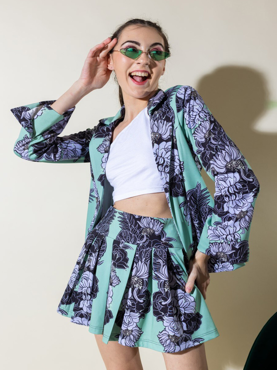 

Stylecast X Hersheinbox Green Printed Blazer & Skirts Co-Ords