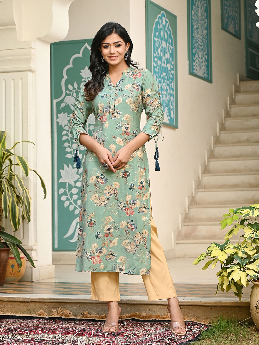 

Meeranshi Floral Printed Mandarin Collar Striaght Kurta with Trousers, Green