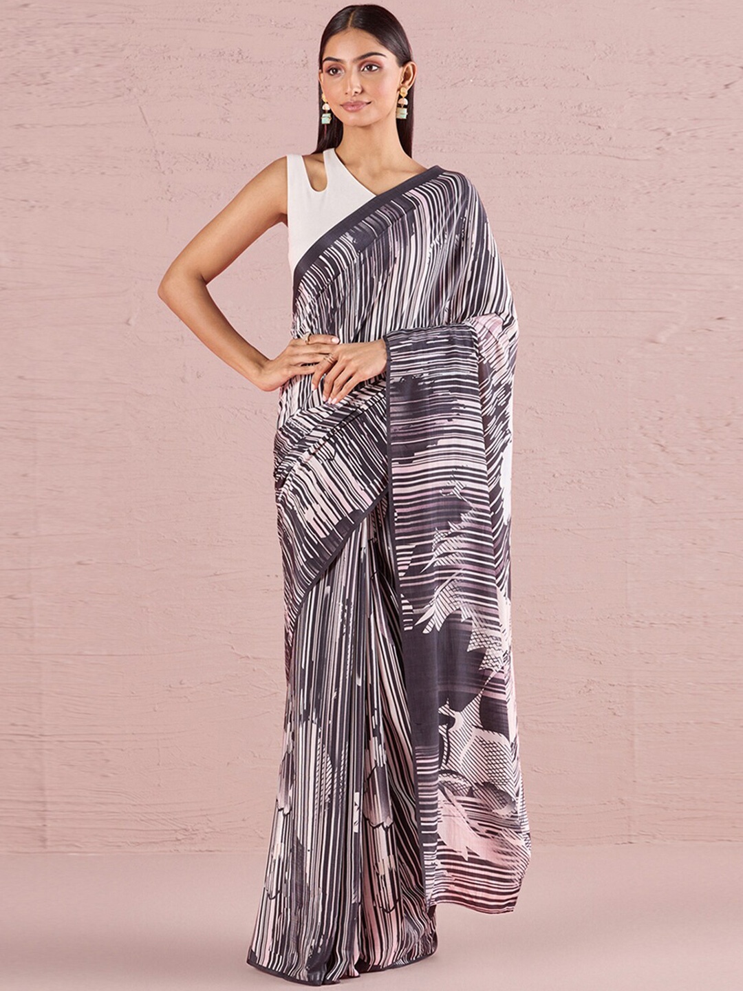 

navyasa by liva Abstract Printed Saree, Black