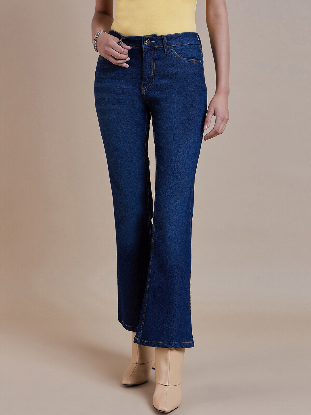 

The Roadster Lifestyle Co. Women Blue Flared No Fade Clean Look Stretchable Jeans