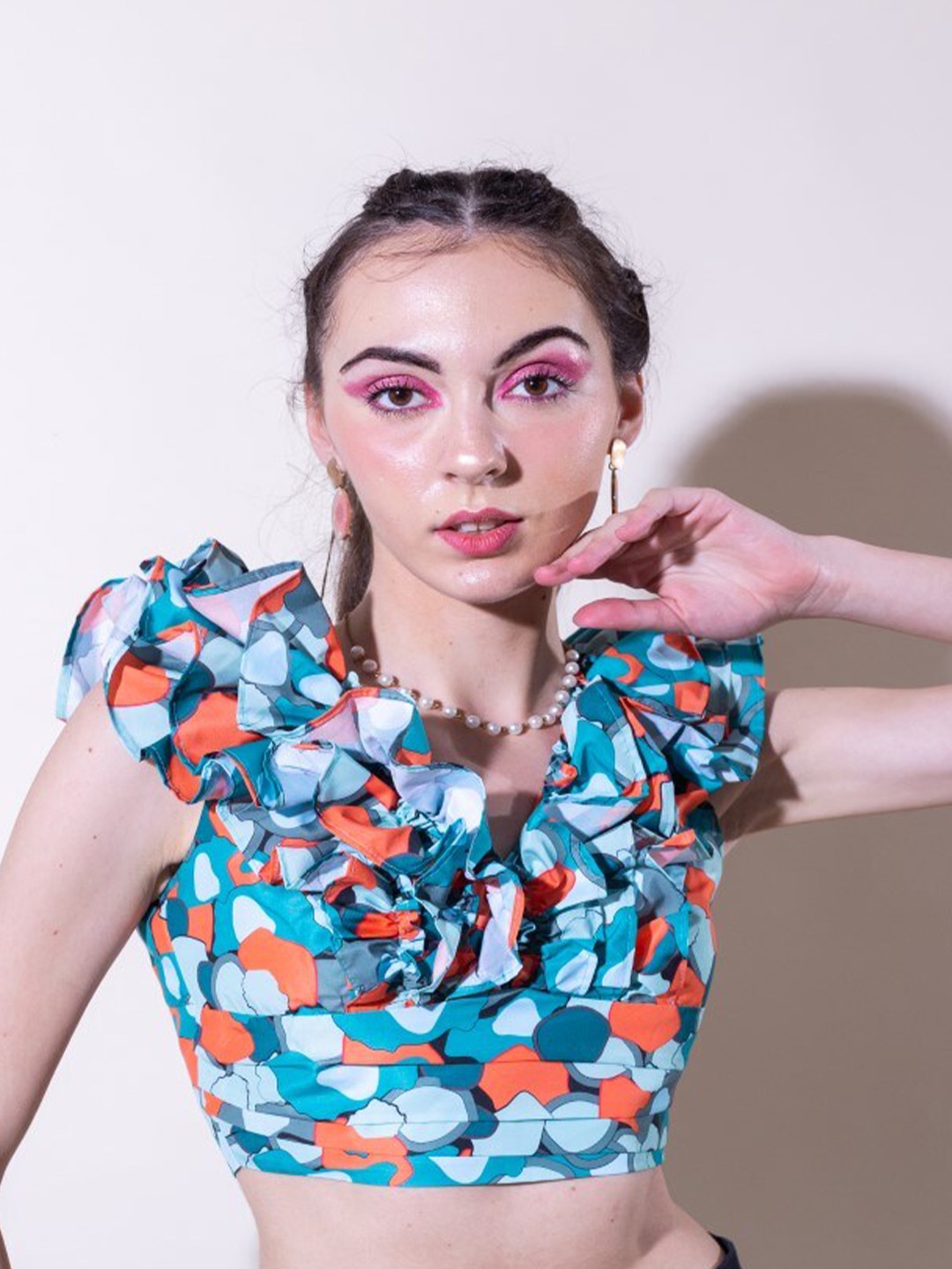 

Stylecast X Hersheinbox Blue & Orange Floral Print Top
