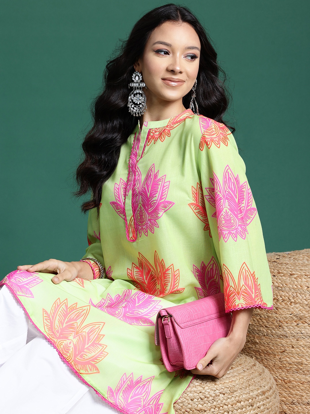 

Sangria Ethnic Motifs Print Indie Floral Kurta, Green