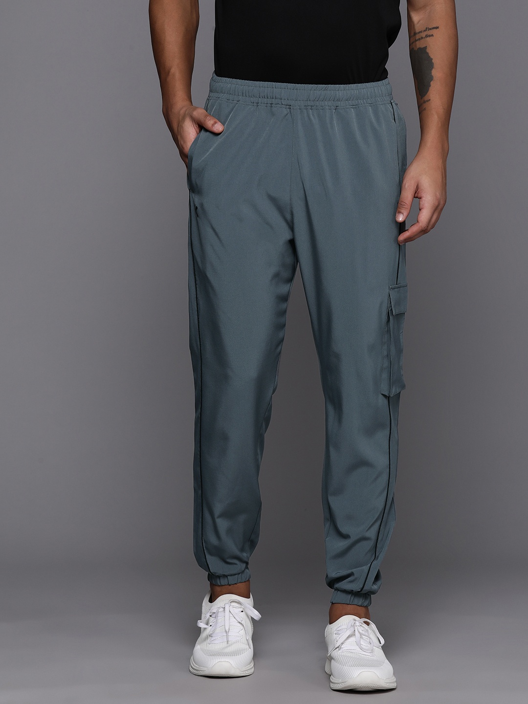 

HRX by Hrithik Roshan Men Regular Fit Rapid-Dry Lifestyle Joggers, Grey