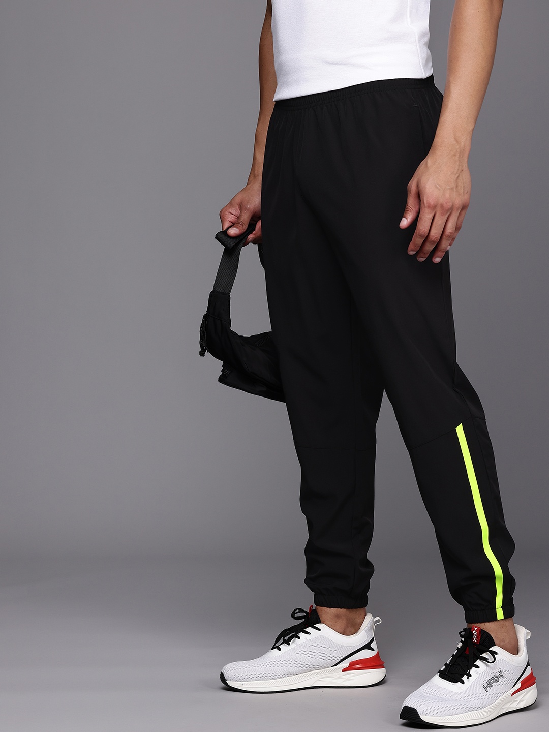 

HRX by Hrithik Roshan Men Lifestyle Rapid Dry & Antimicrobial Finish Joggers, Black
