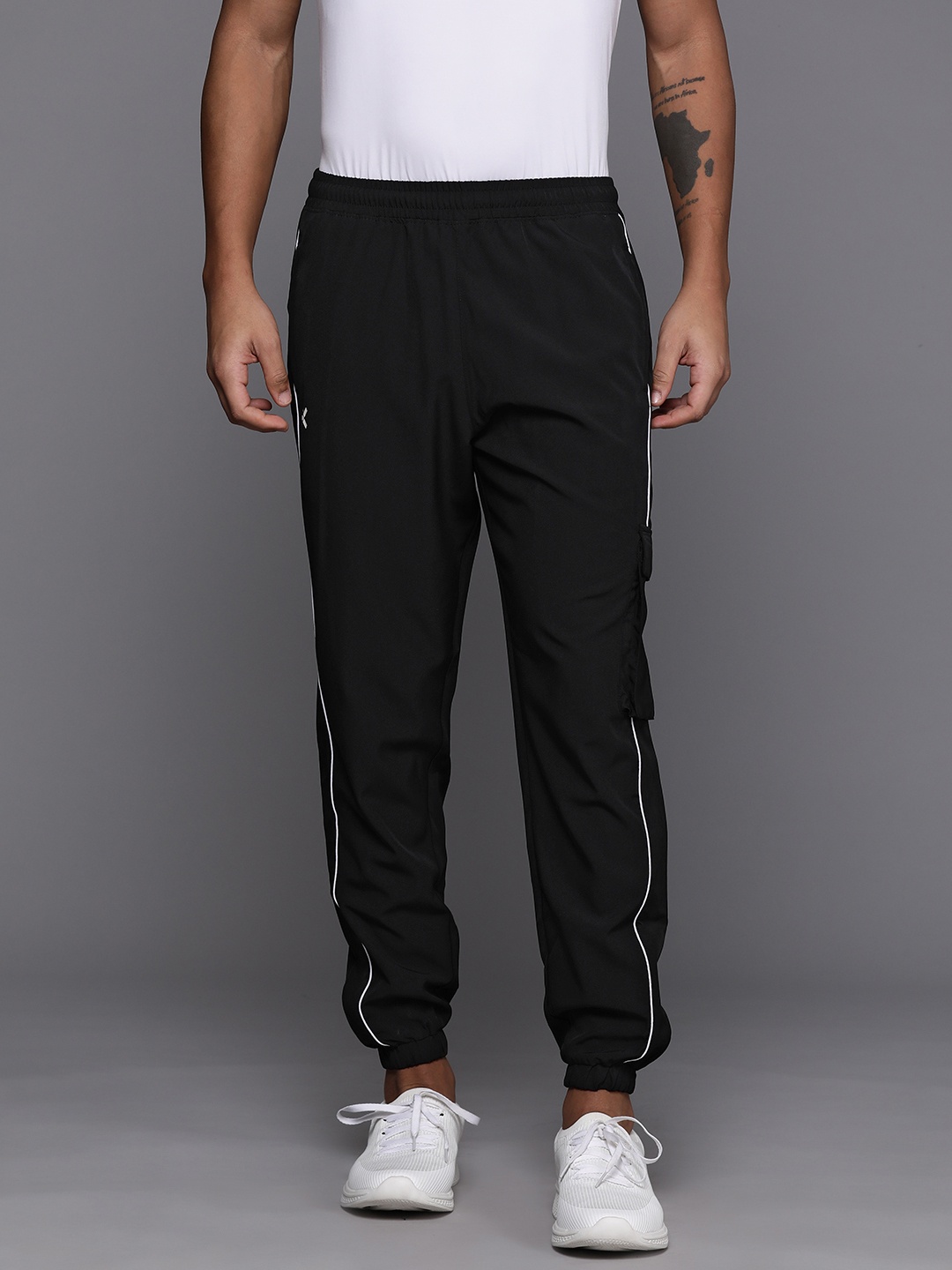 

HRX by Hrithik Roshan Men Regular Fit Rapid Dry Lifestyle Joggers, Black