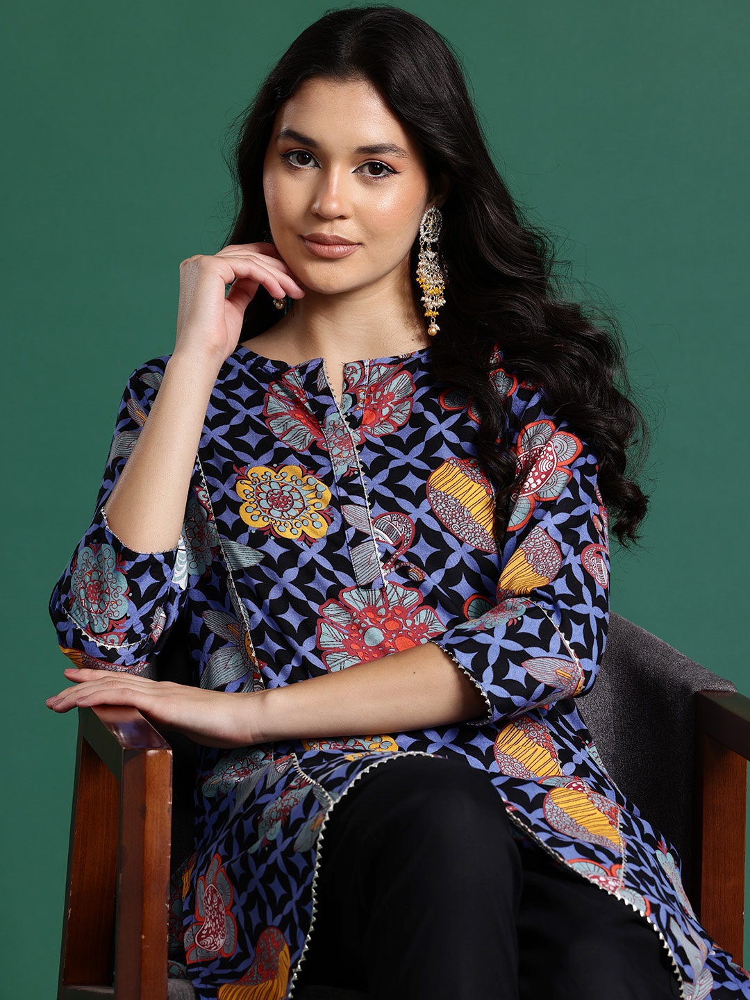 

Sangria Ethnic Motifs Printed Gotta Patti Detail Kurta Set, Blue