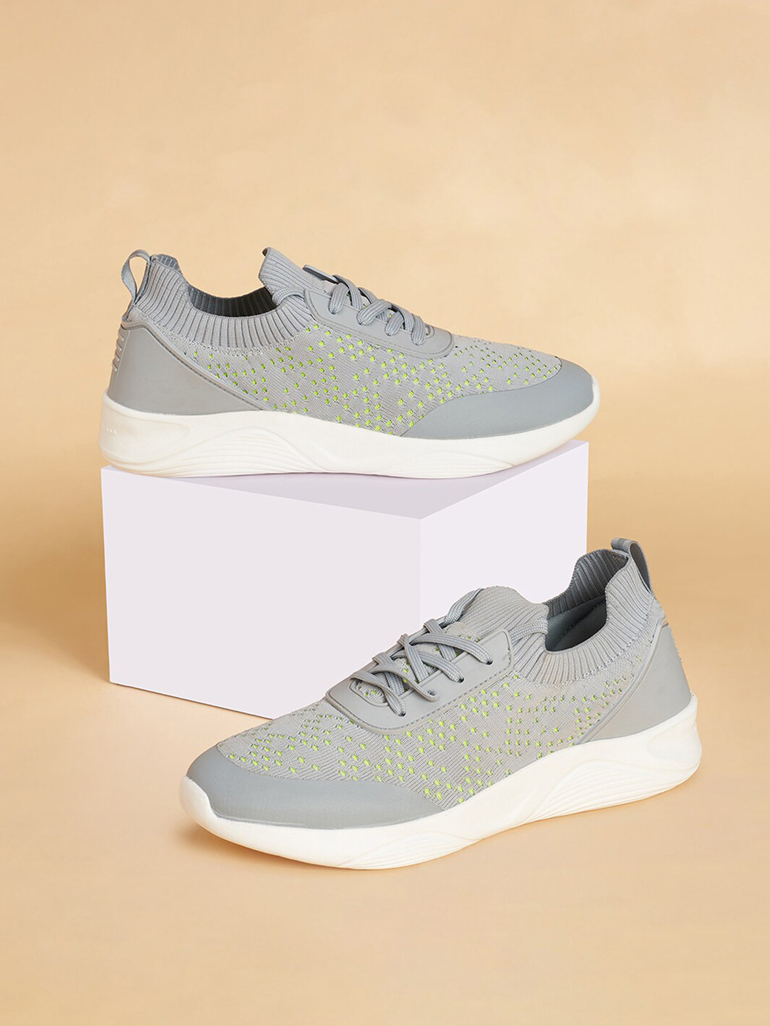 

Ajile by Pantaloons Men Textured Running Shoes, Grey