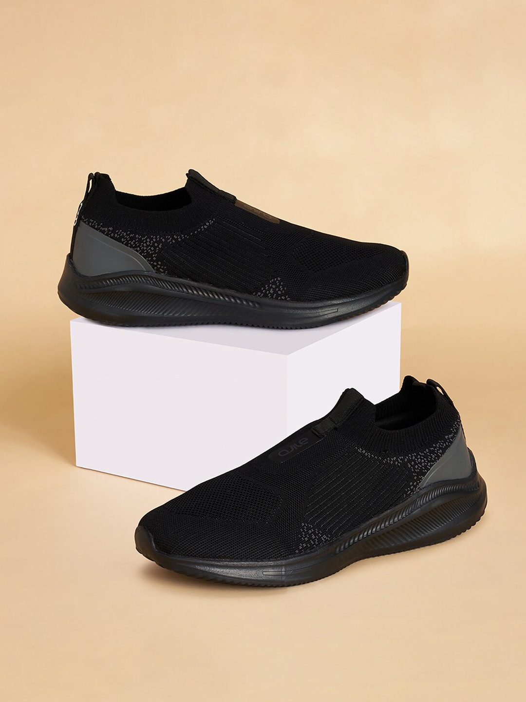 

Ajile by Pantaloons Men Textured Flyknit Walking Shoes, Black