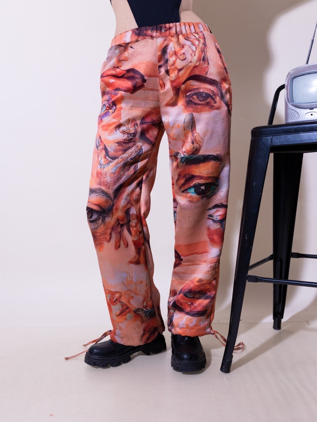 

Stylecast X Hersheinbox Women Peach Abstract Printed High-Rise Trousers
