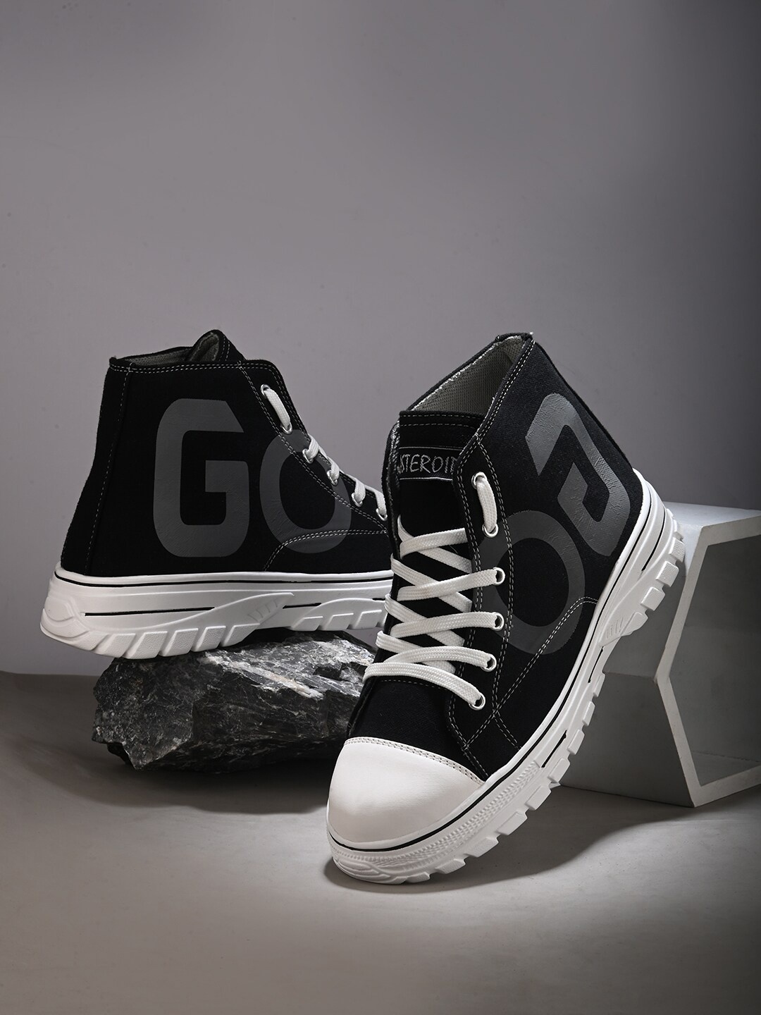 

ASTEROID Men Printed Round Toe Mid-Top Lightweight Canvas Sneakers, Black