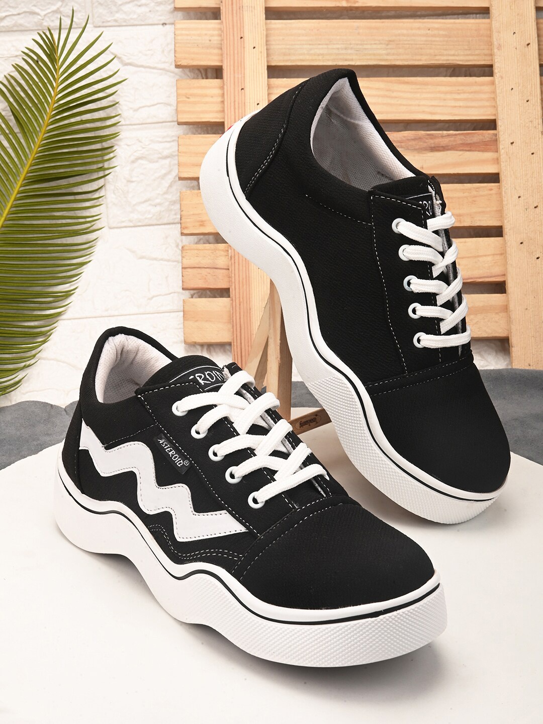 

ASTEROID Men Contrast Sole Lightweight Lace Up Sneakers, Black