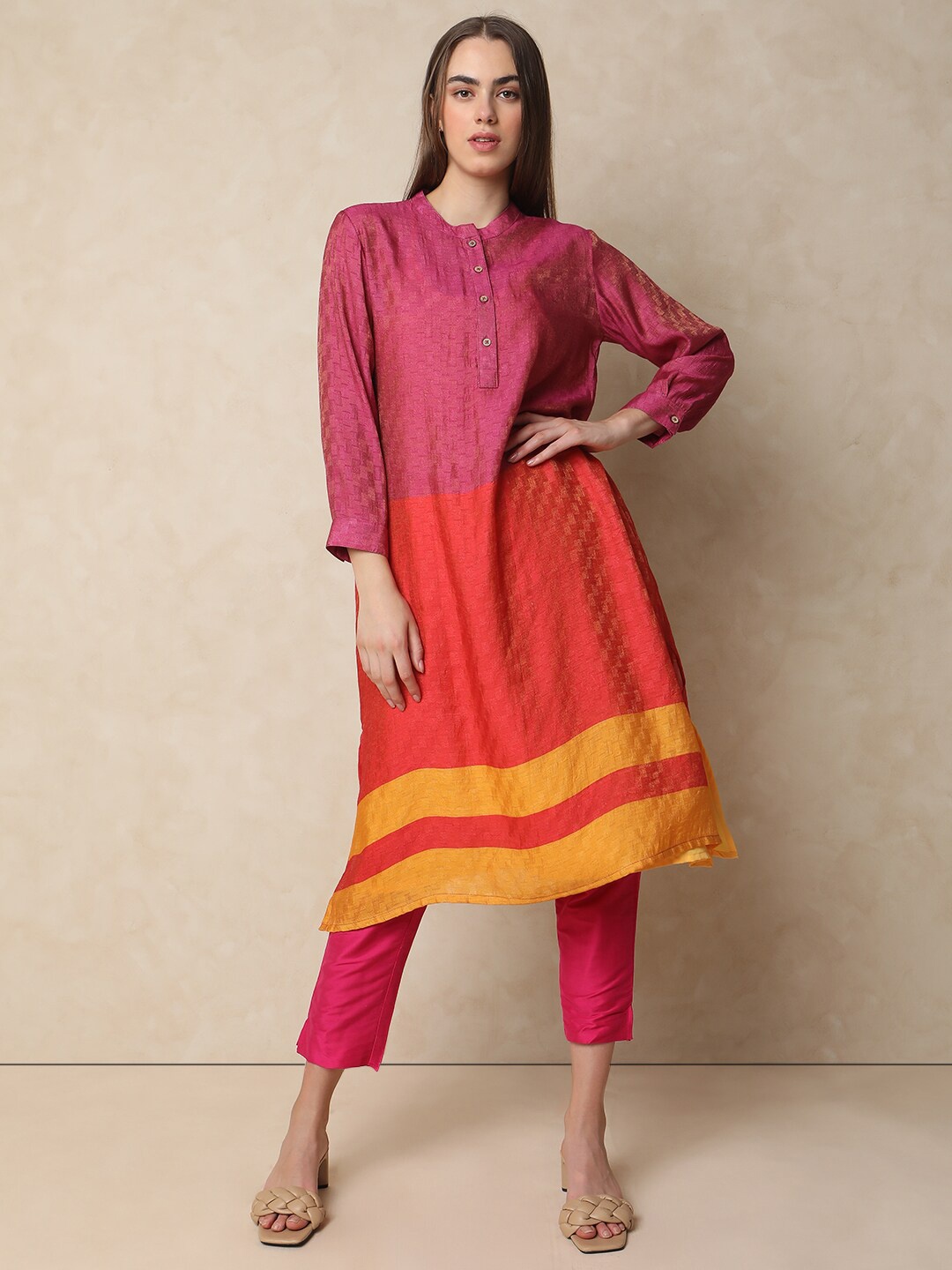 

Indifusion Colourblocked Mandarin Collar A-Line Kurta, Pink