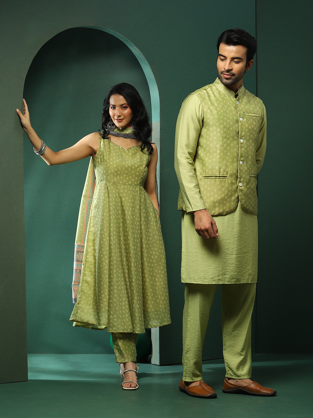 

AKS Mandarin Collar Regular Chanderi Silk Straight Kurta with Trouser & Nehru jacket, Green