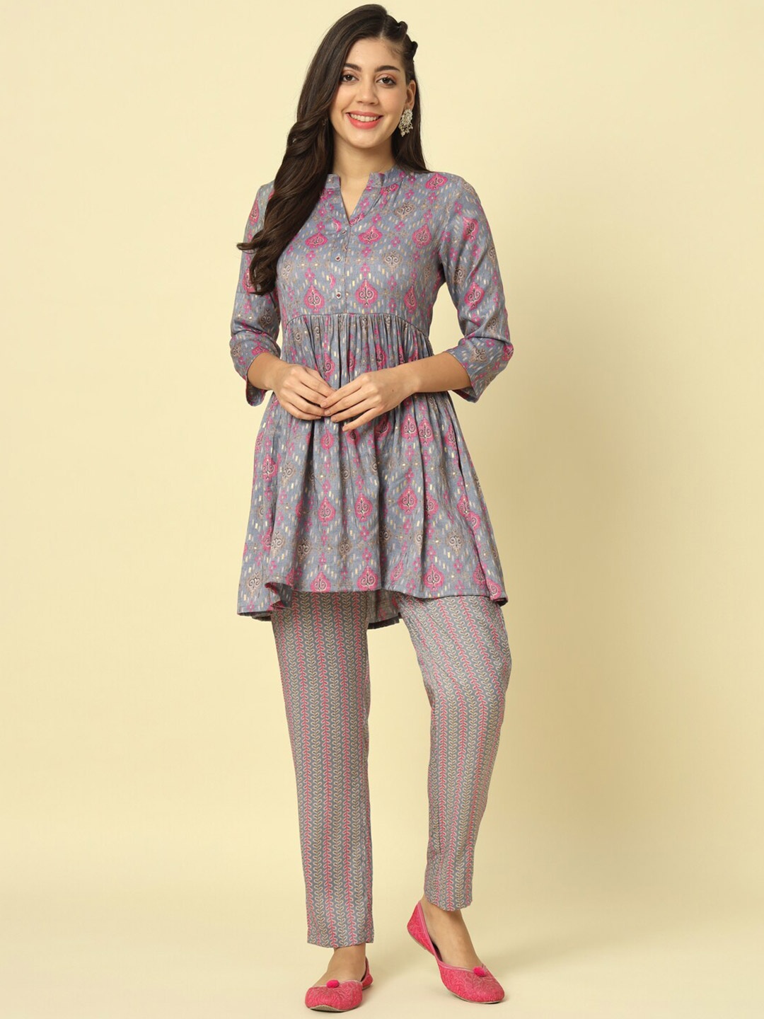 

Meeranshi Printed Kurti With Trousers Set, Grey