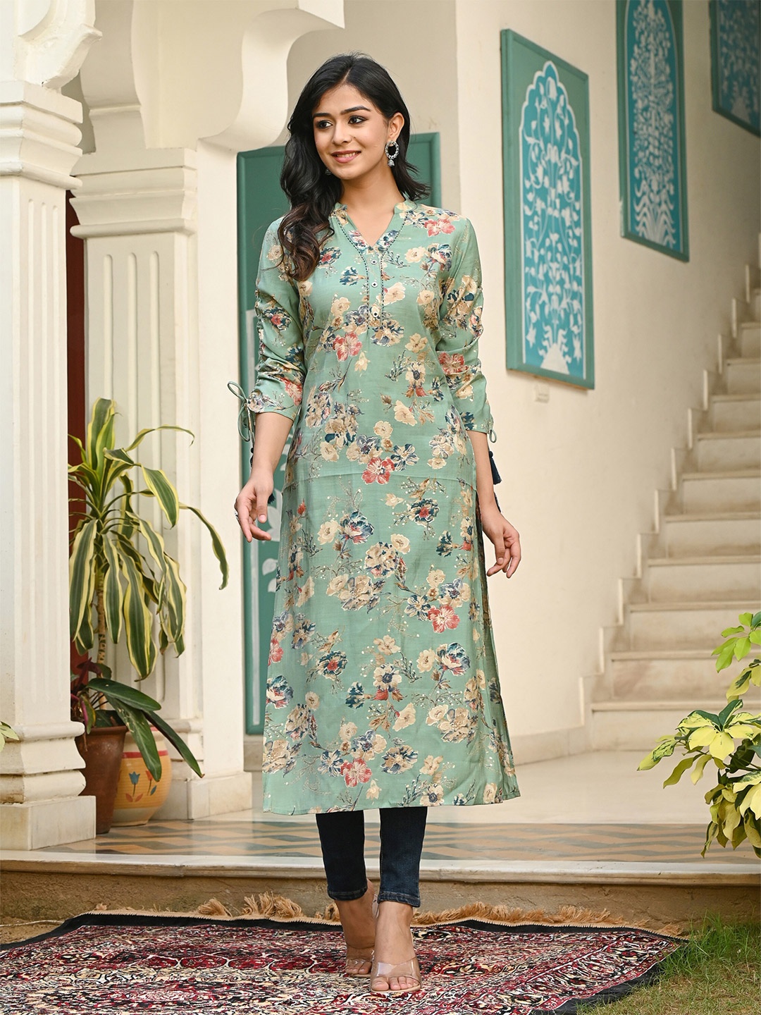 

Meeranshi Floral Printed Modal Sraight Kurta, Green