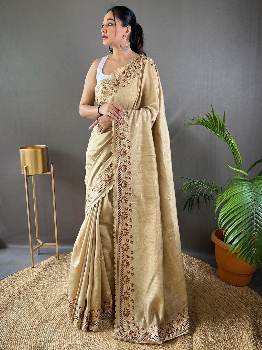 

LeeliPeeri Designer Floral Silk Designer Saree, Cream