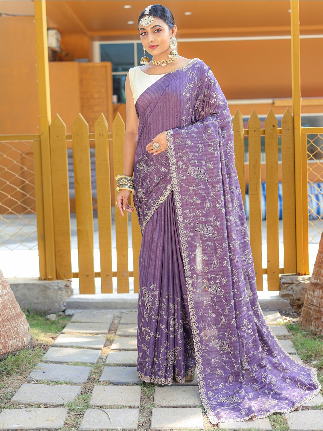

LeeliPeeri Designer Floral Embroidered Pure Silk Saree, Lavender