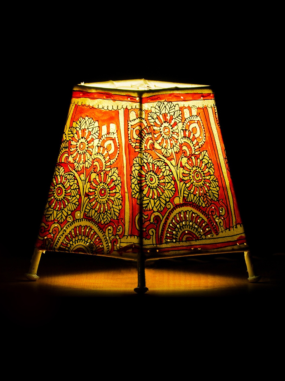 

ARTDARSHAN Red Flowers Painted Traditional Leather Lamp