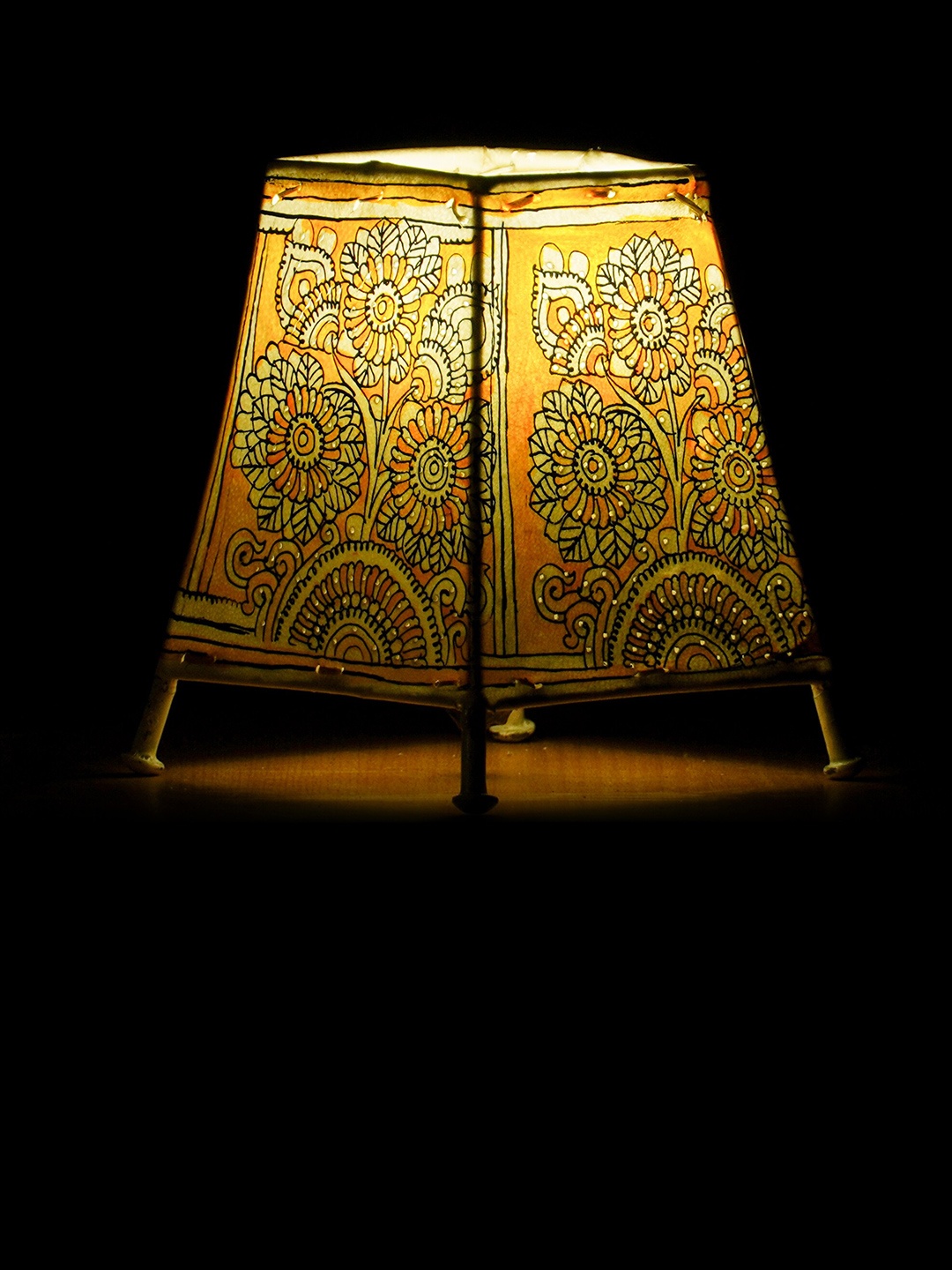 

ARTDARSHAN Yellow Painted Leather Lamp