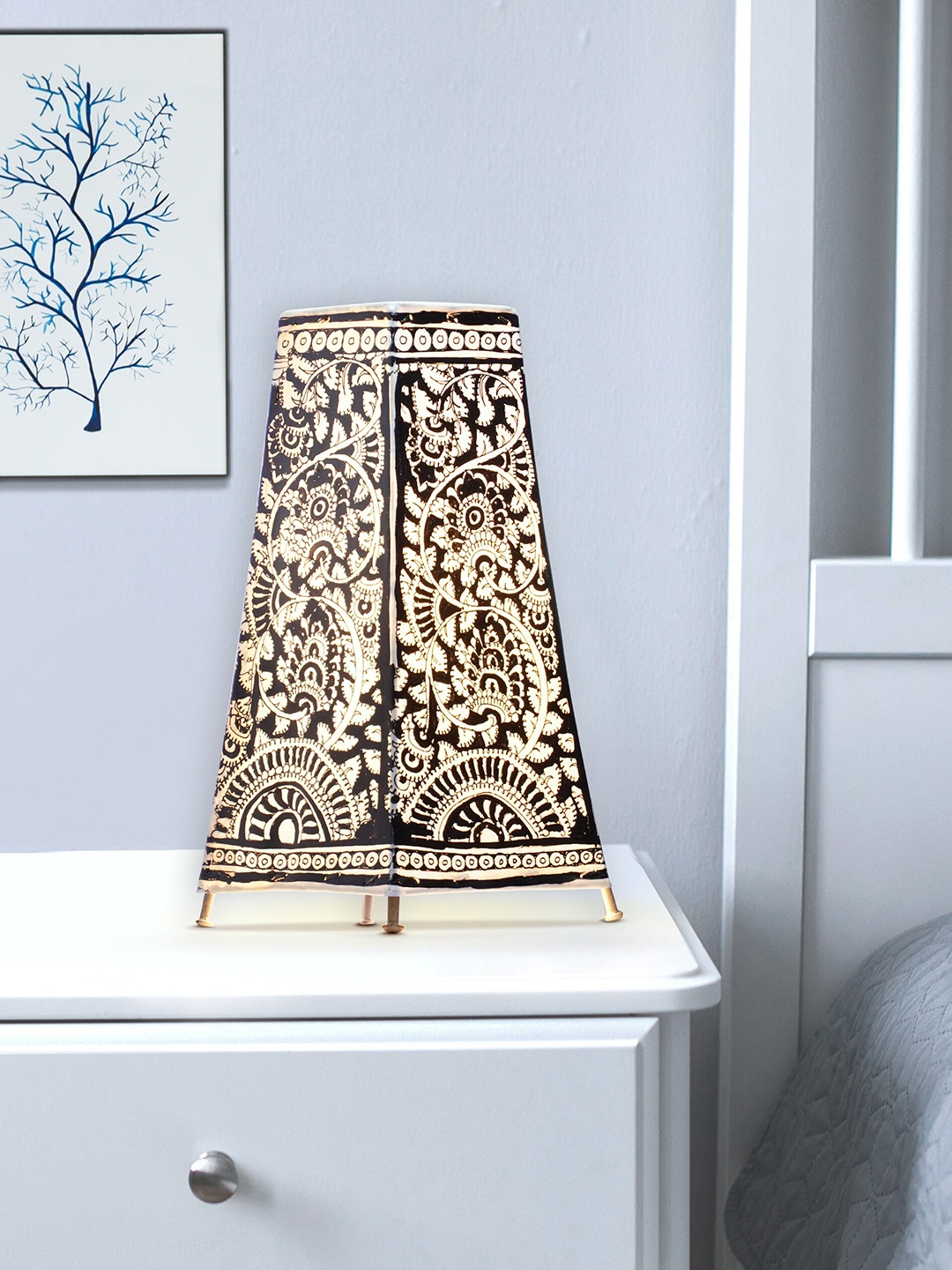 

ARTDARSHAN White & Black Painted Leather Lamp