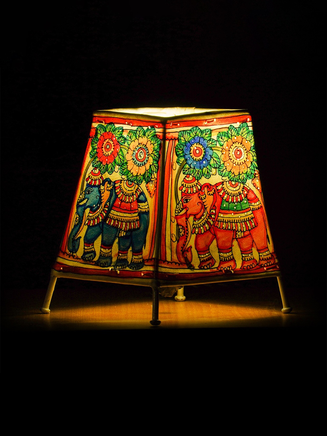 

ARTDARSHAN Yellow & Red Traditional Leather Table Lamp