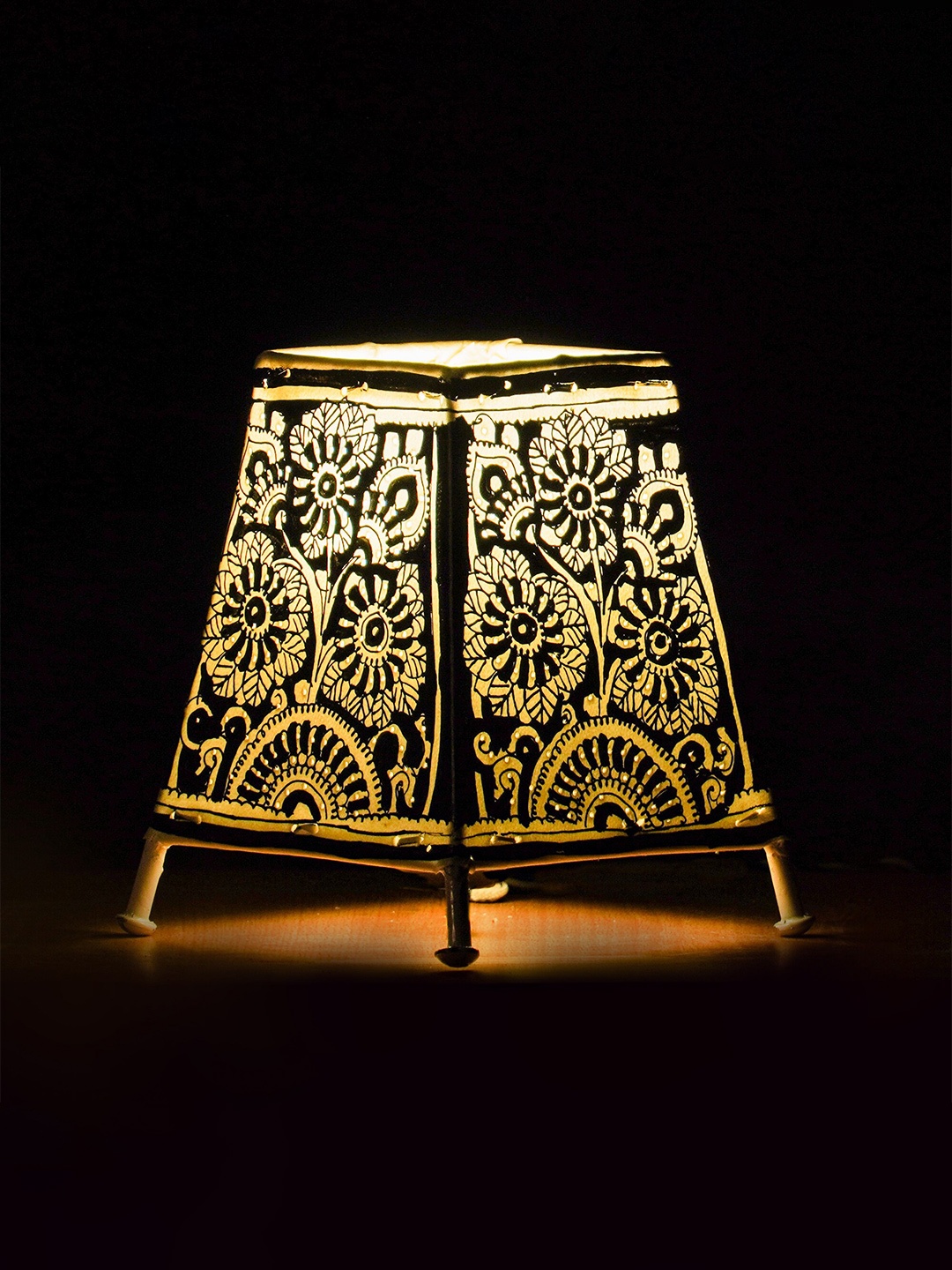 

ARTDARSHAN Black Floral Painted Traditional Leather Lamp