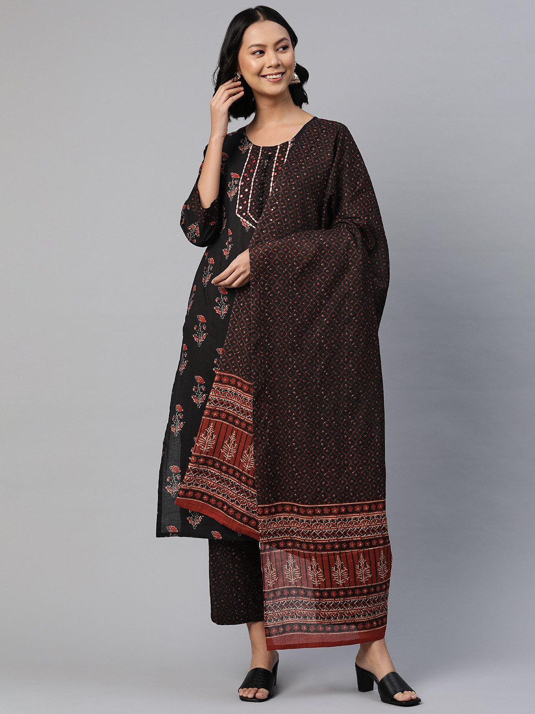 

Readiprint Women Floral Printed Regular Mirror Work Pure Cotton Kurta Set, Black