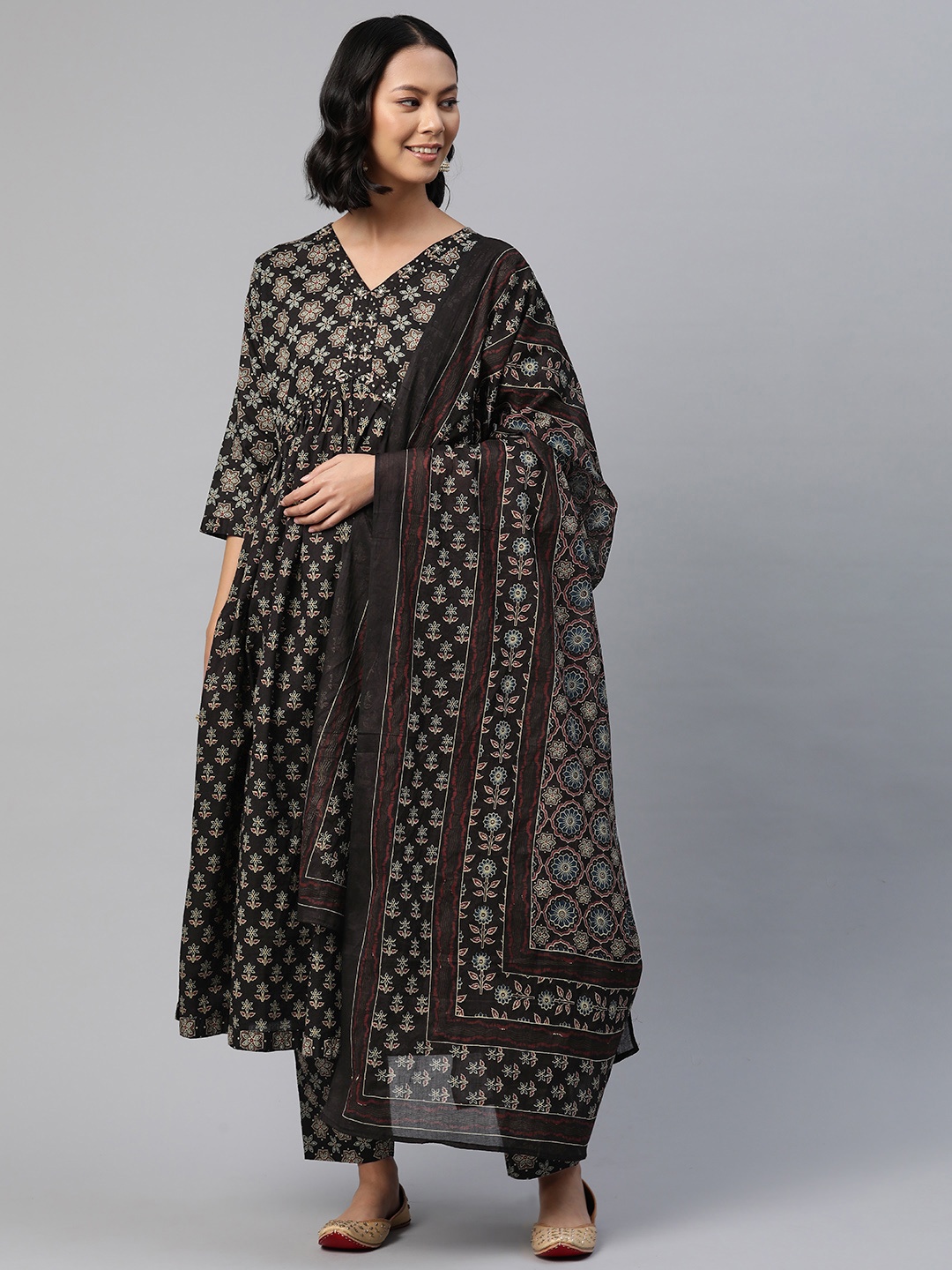 

Readiprint Women Floral Printed Empire Sequinned Pure Cotton Kurta Set, Black