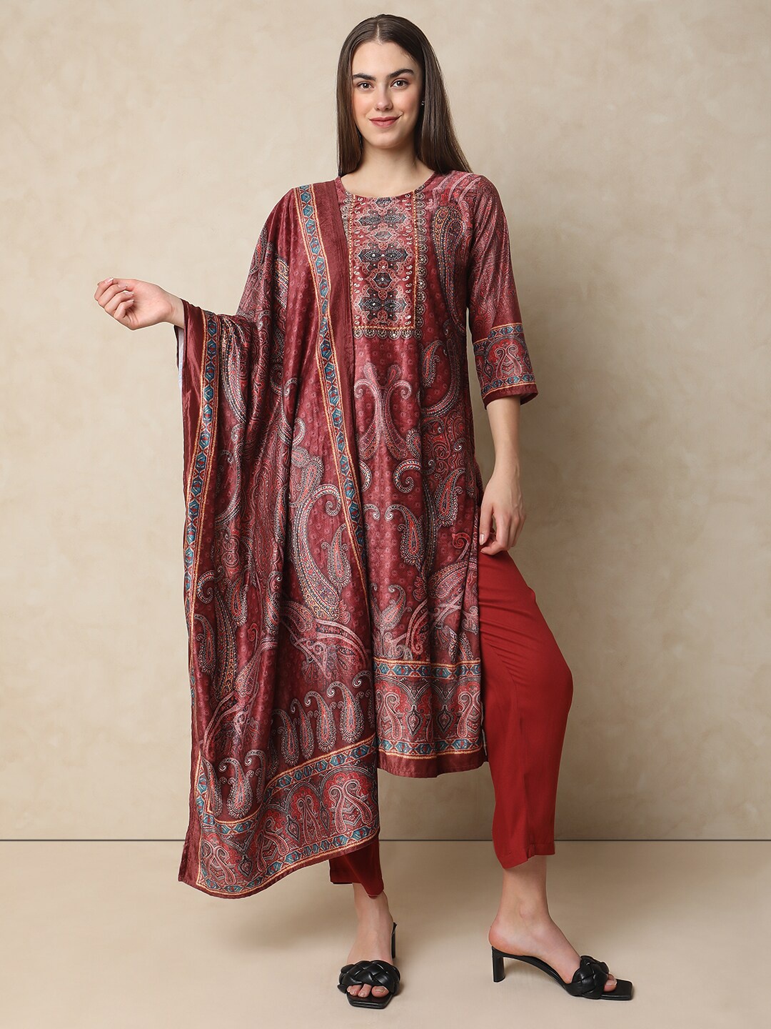 

Indifusion Floral Printed Velvet Straight Kurta With Trousers & Dupatta, Red