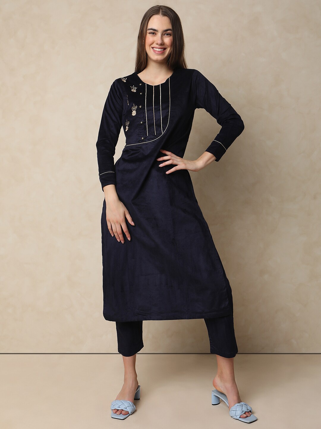 

Indifusion Yoke Design Embroidered Straight Kurta With Trouser, Navy blue