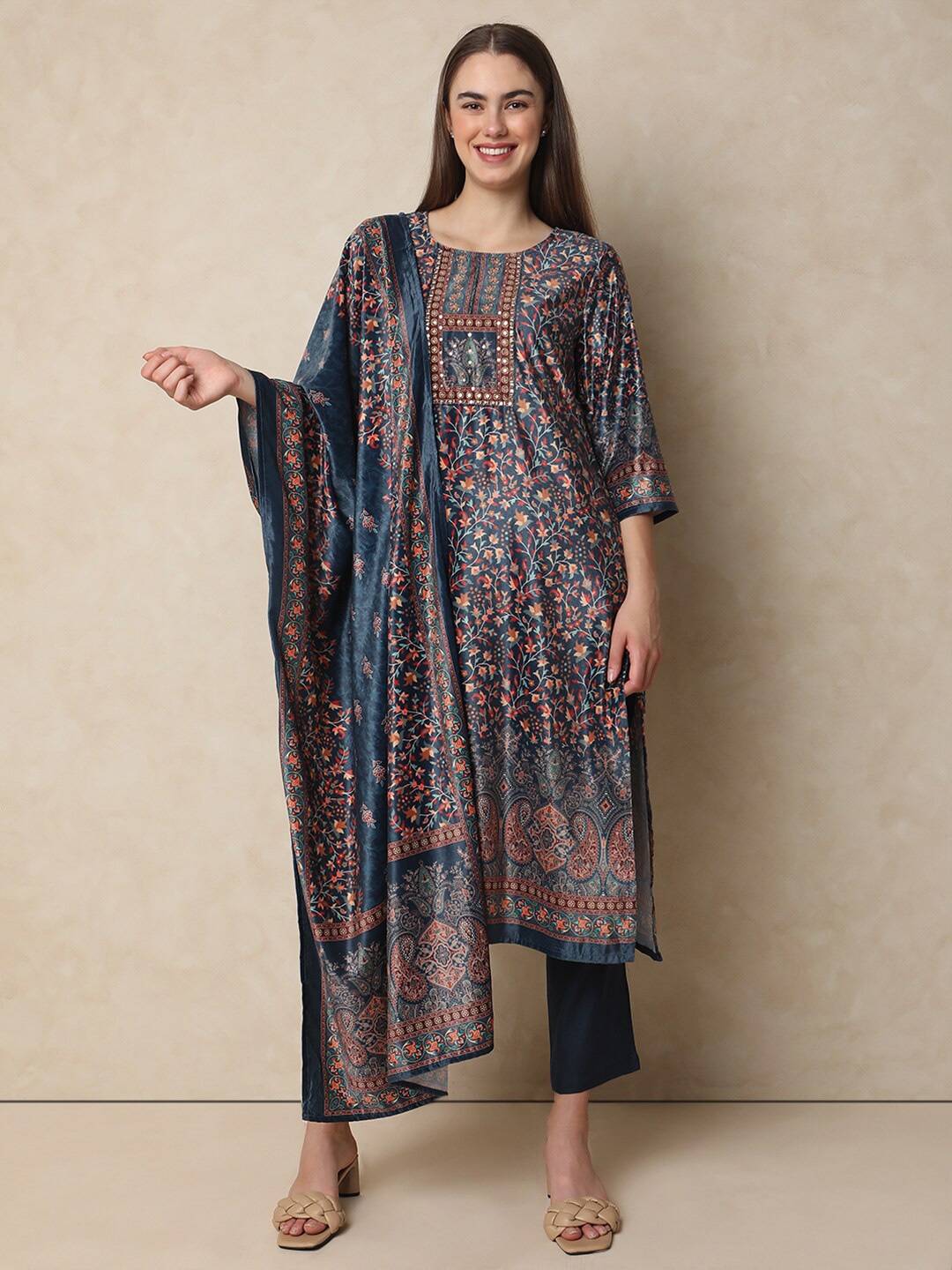 

Indifusion Floral Printed Velvet Straight Kurta With Trousers & Dupatta, Blue
