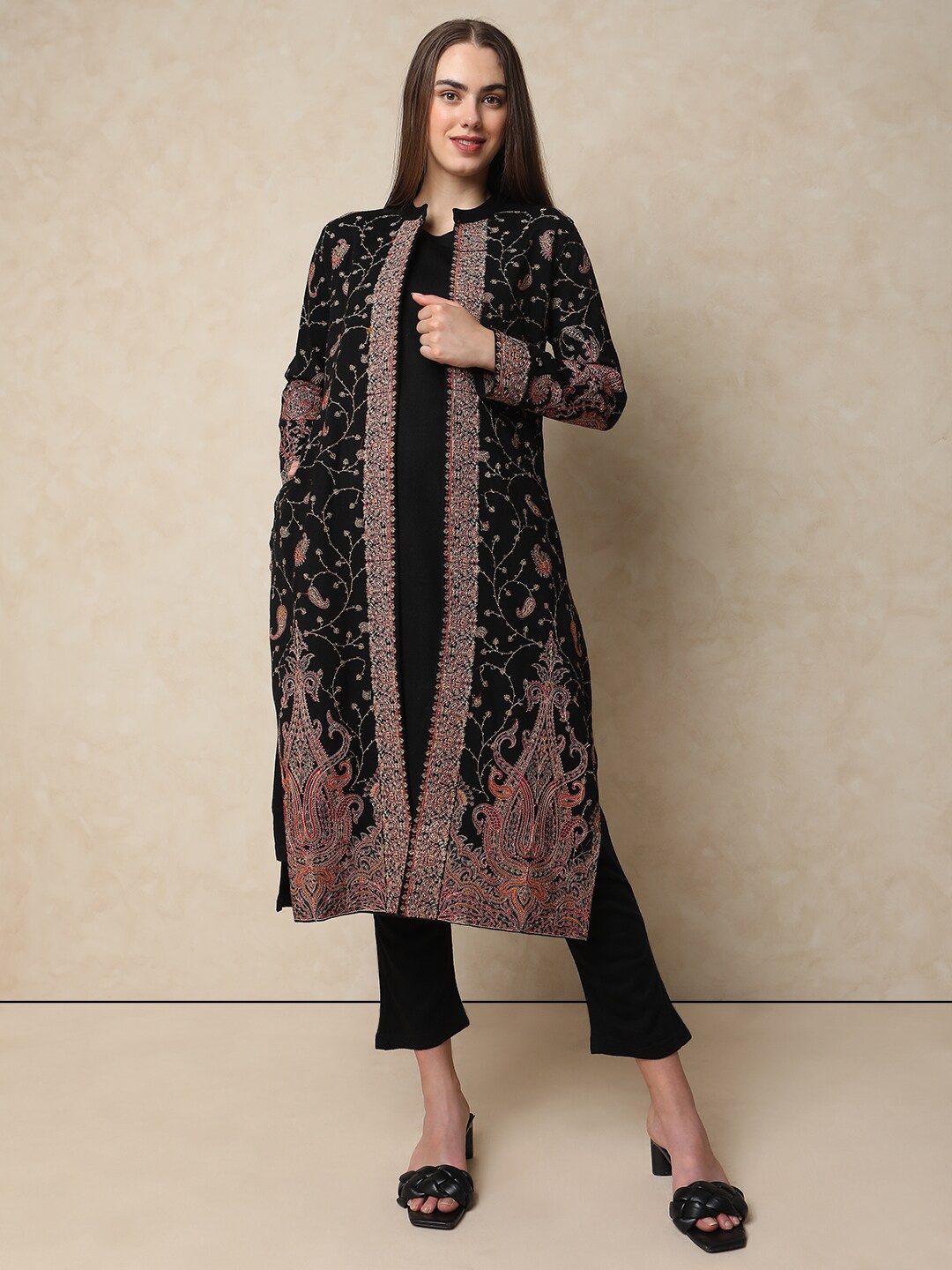 

Indifusion Embellished Regular Kurta with Trousers, Black