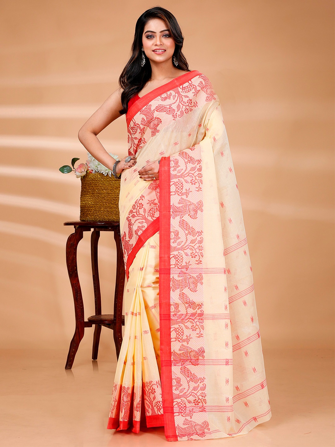 

PuJoy Ethnic Motifs Woven Design Zari Pure Cotton Taant Saree, Off white