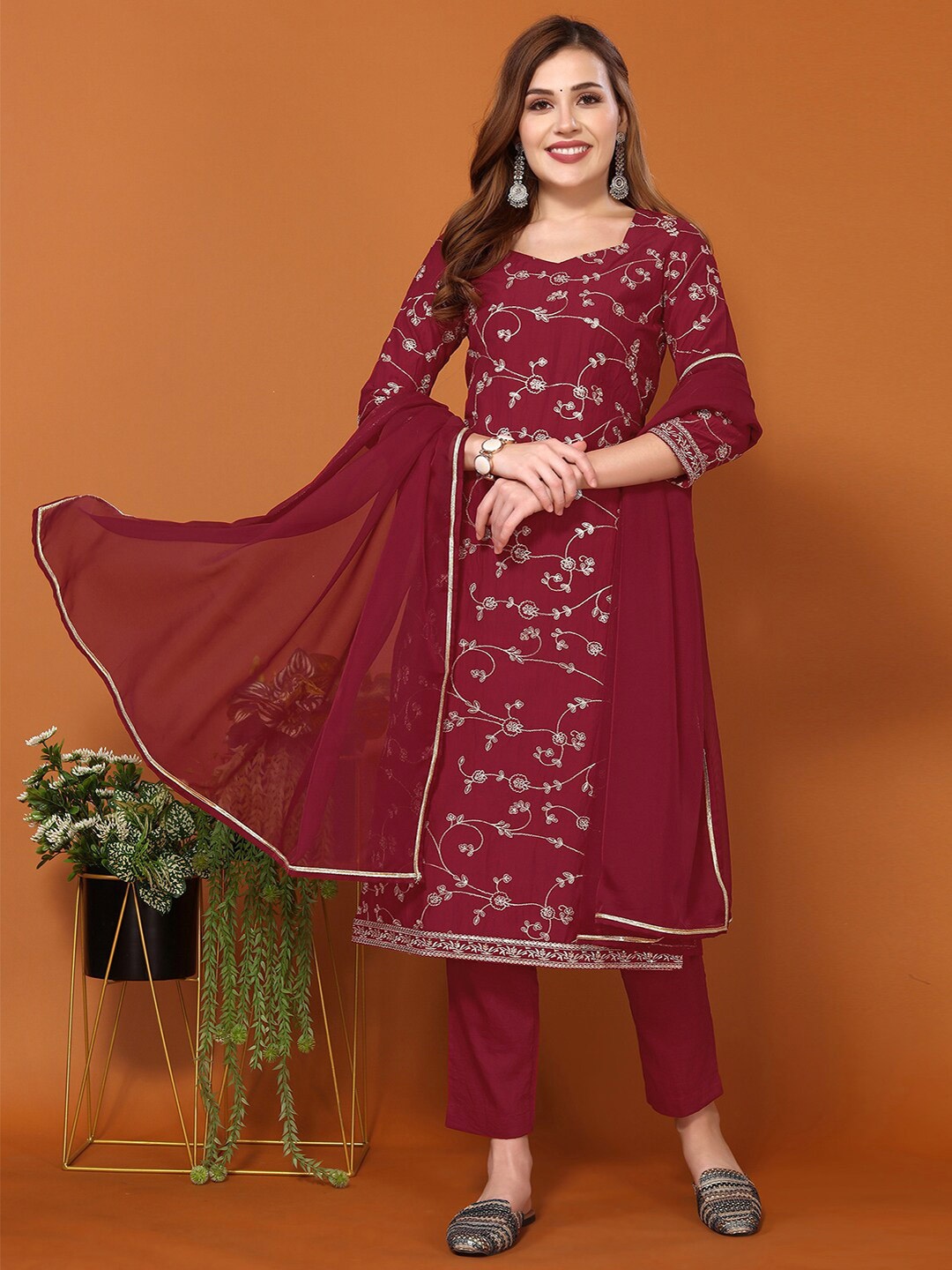 

SKYLEE Floral Embroidered V-Neck Straight Kurta with Trousers & Dupatta, Maroon